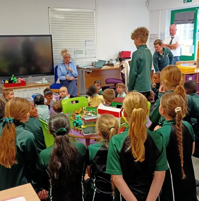 News &raquo; Reception Meet Their Year 6 Buddies